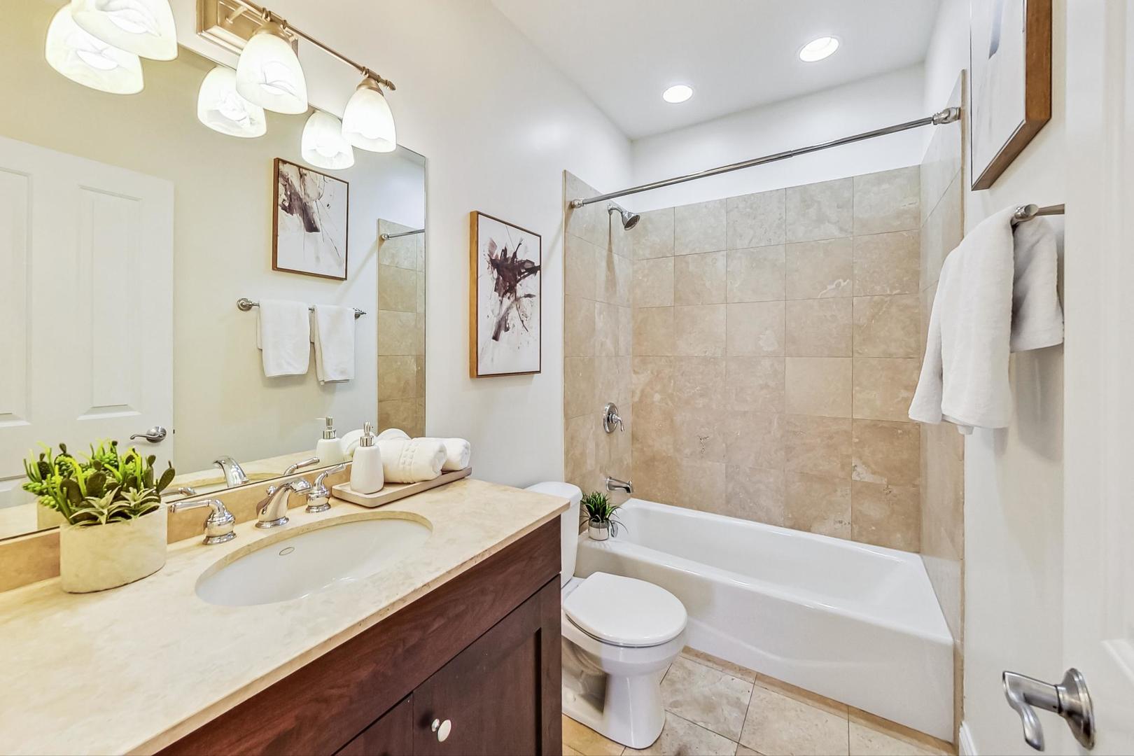 1219 W Foster Avenue Unit: 2E