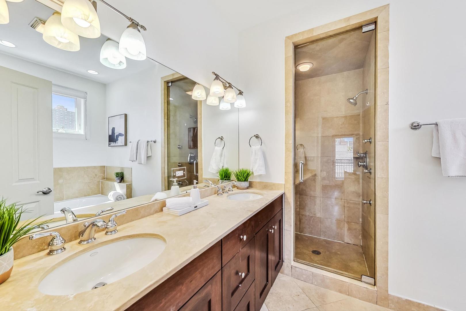 1219 W Foster Avenue Unit: 2E