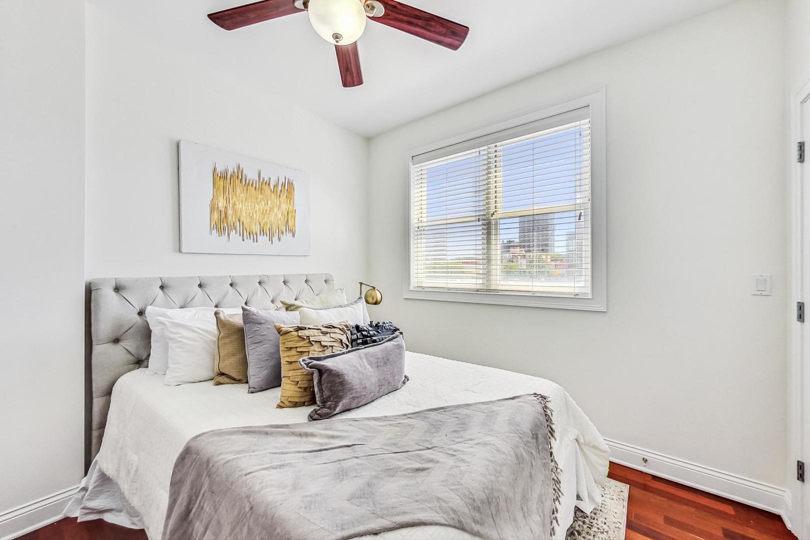 1219 W Foster Avenue Unit: 2E