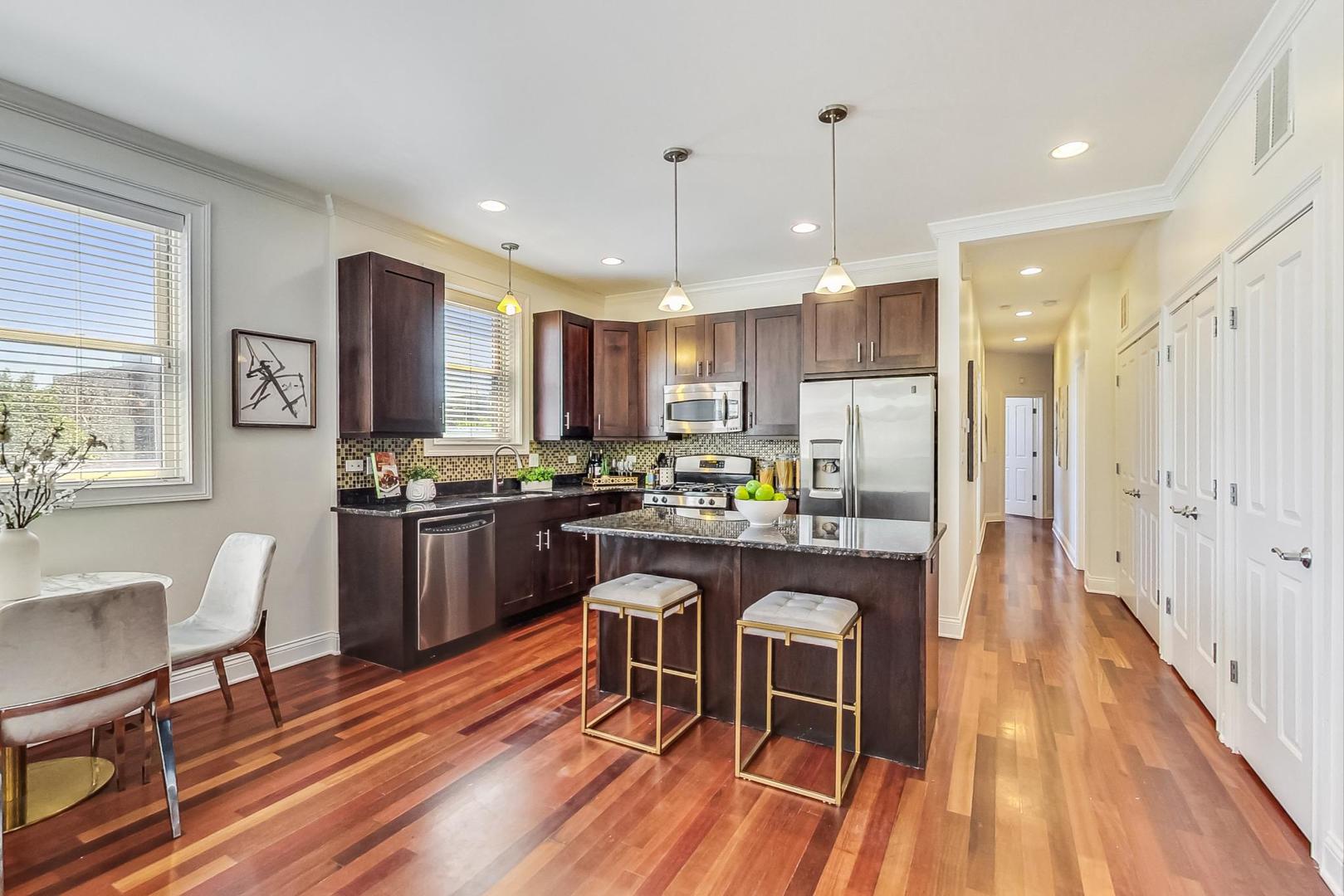 1219 W Foster Avenue Unit: 2E