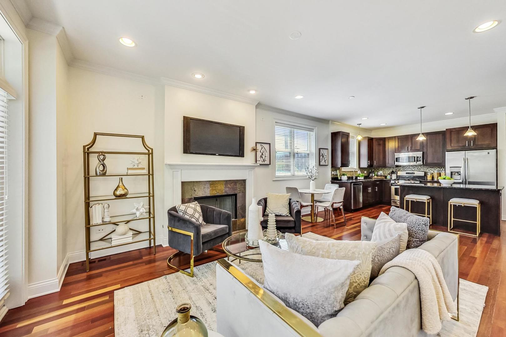 1219 W Foster Avenue Unit: 2E