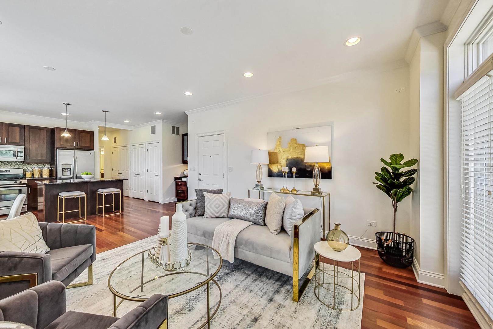 1219 W Foster Avenue Unit: 2E