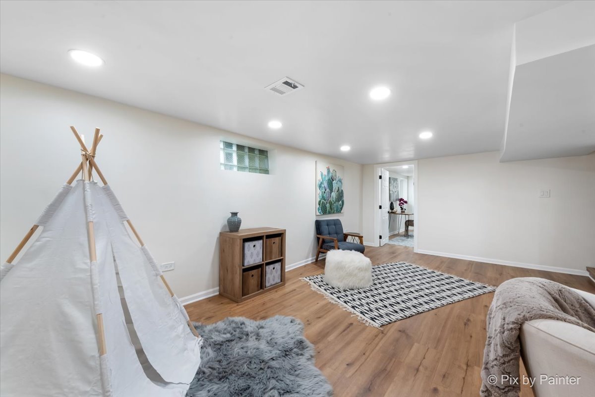1329 Hirsch Avenue