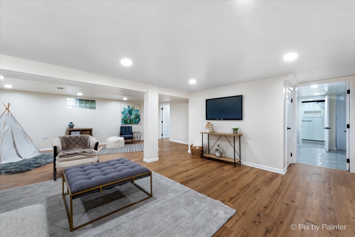 1329 Hirsch Avenue