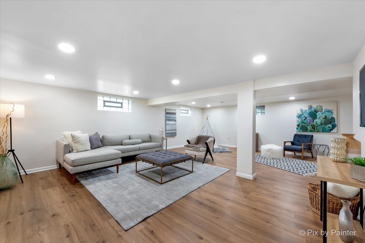 1329 Hirsch Avenue