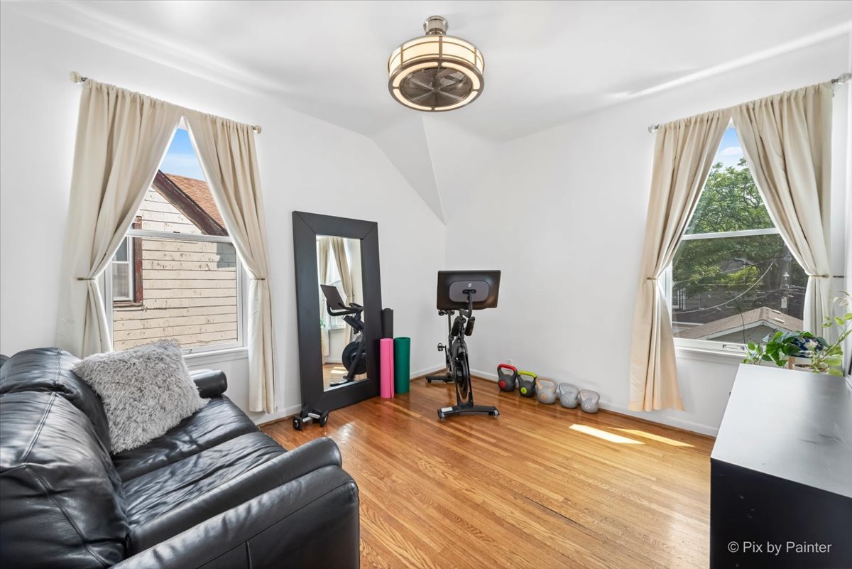 1827 W Belle Plaine Avenue