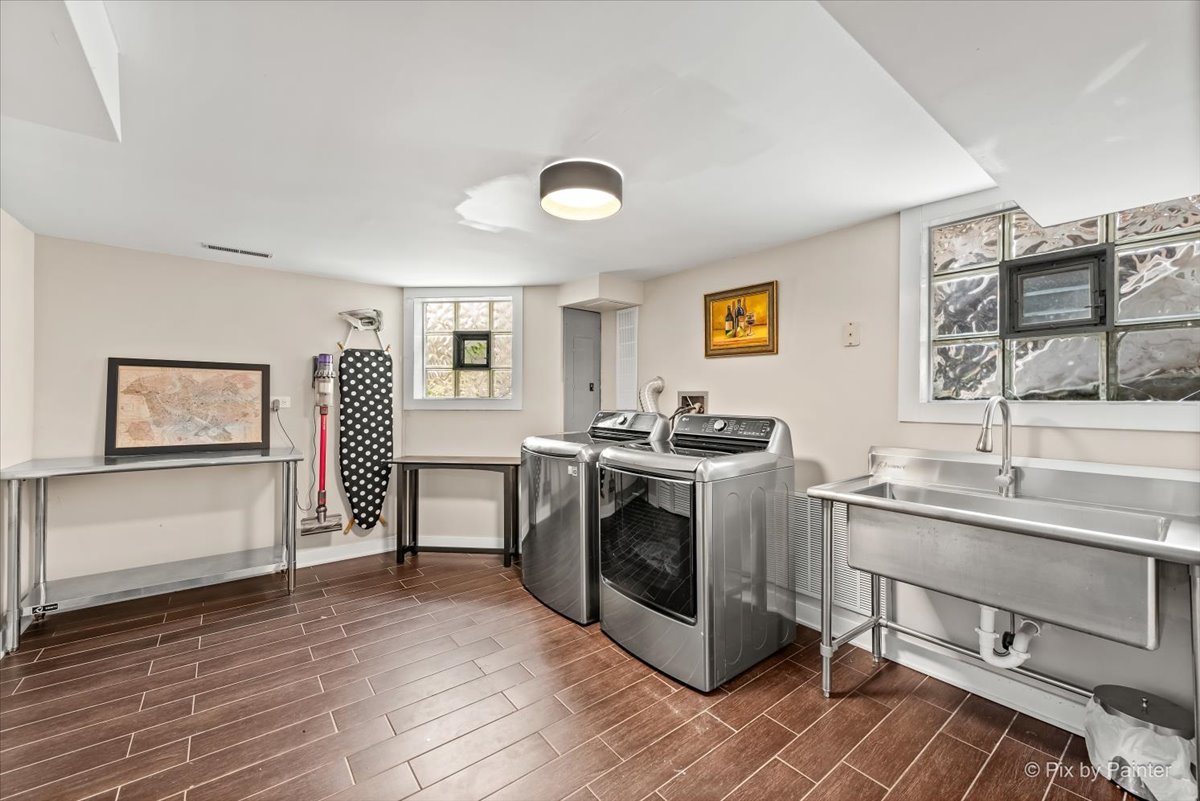 1827 W Belle Plaine Avenue