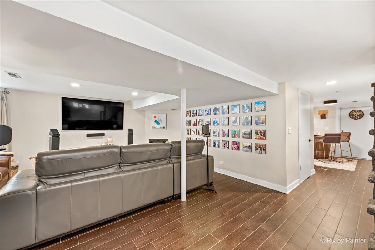 1827 W Belle Plaine Avenue