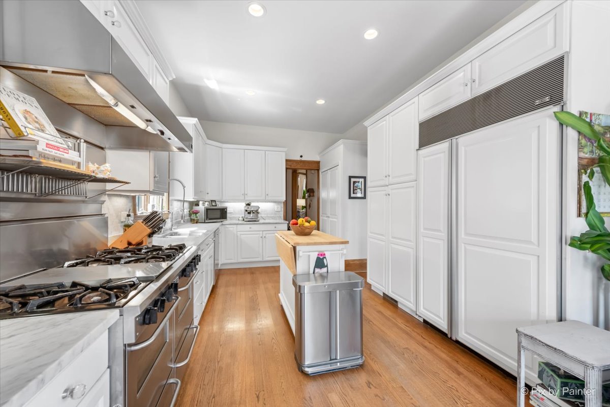 1827 W Belle Plaine Avenue