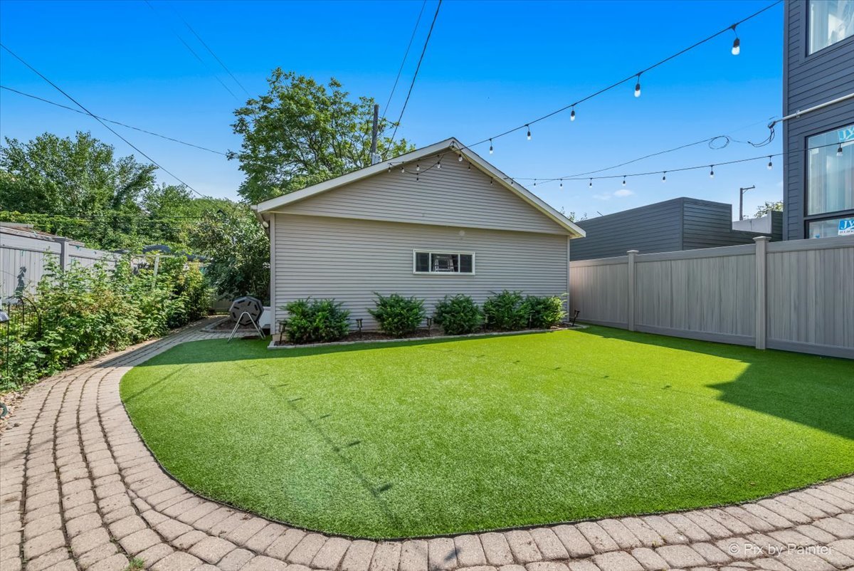 1827 W Belle Plaine Avenue