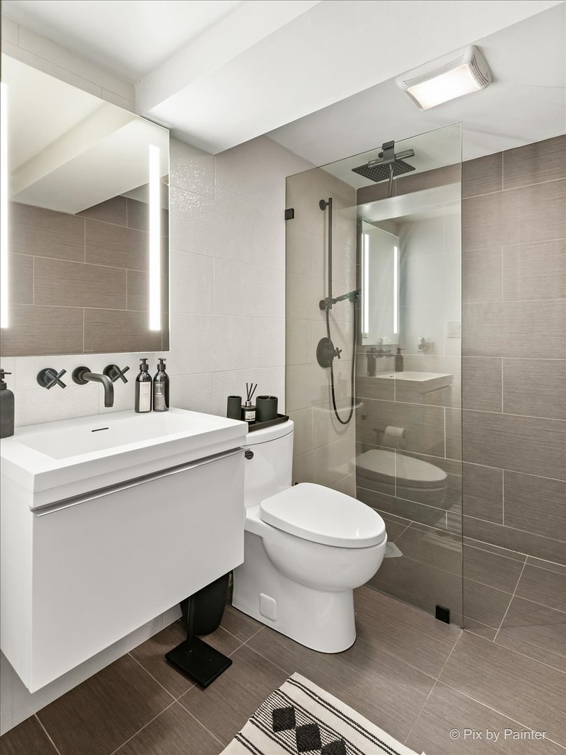 1827 W Belle Plaine Avenue