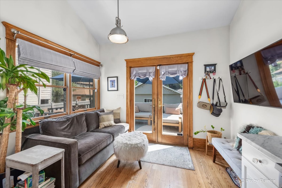 1827 W Belle Plaine Avenue