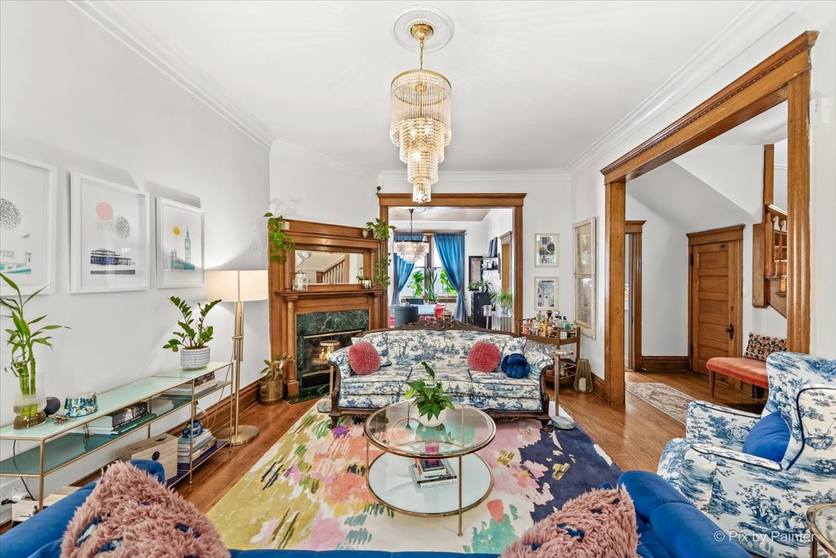 1827 W Belle Plaine Avenue