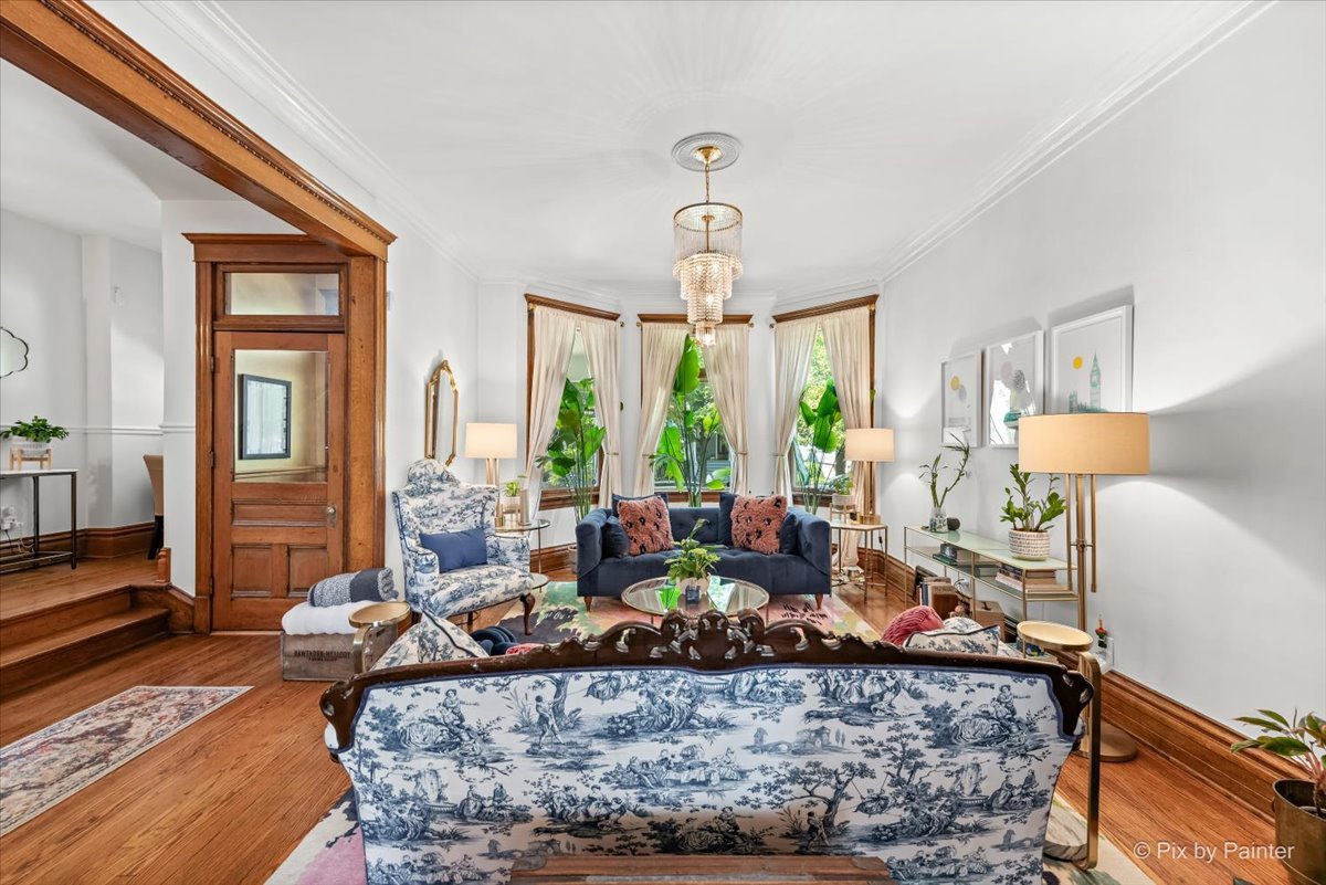 1827 W Belle Plaine Avenue