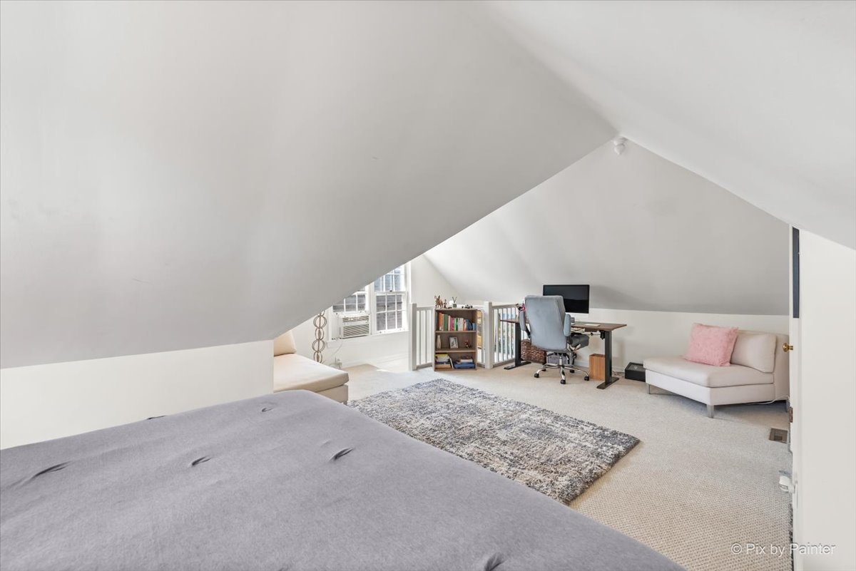 1827 W Belle Plaine Avenue