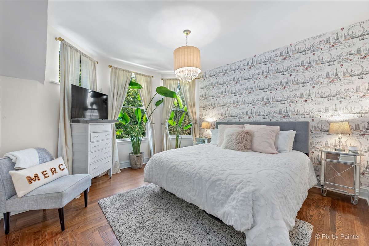 1827 W Belle Plaine Avenue