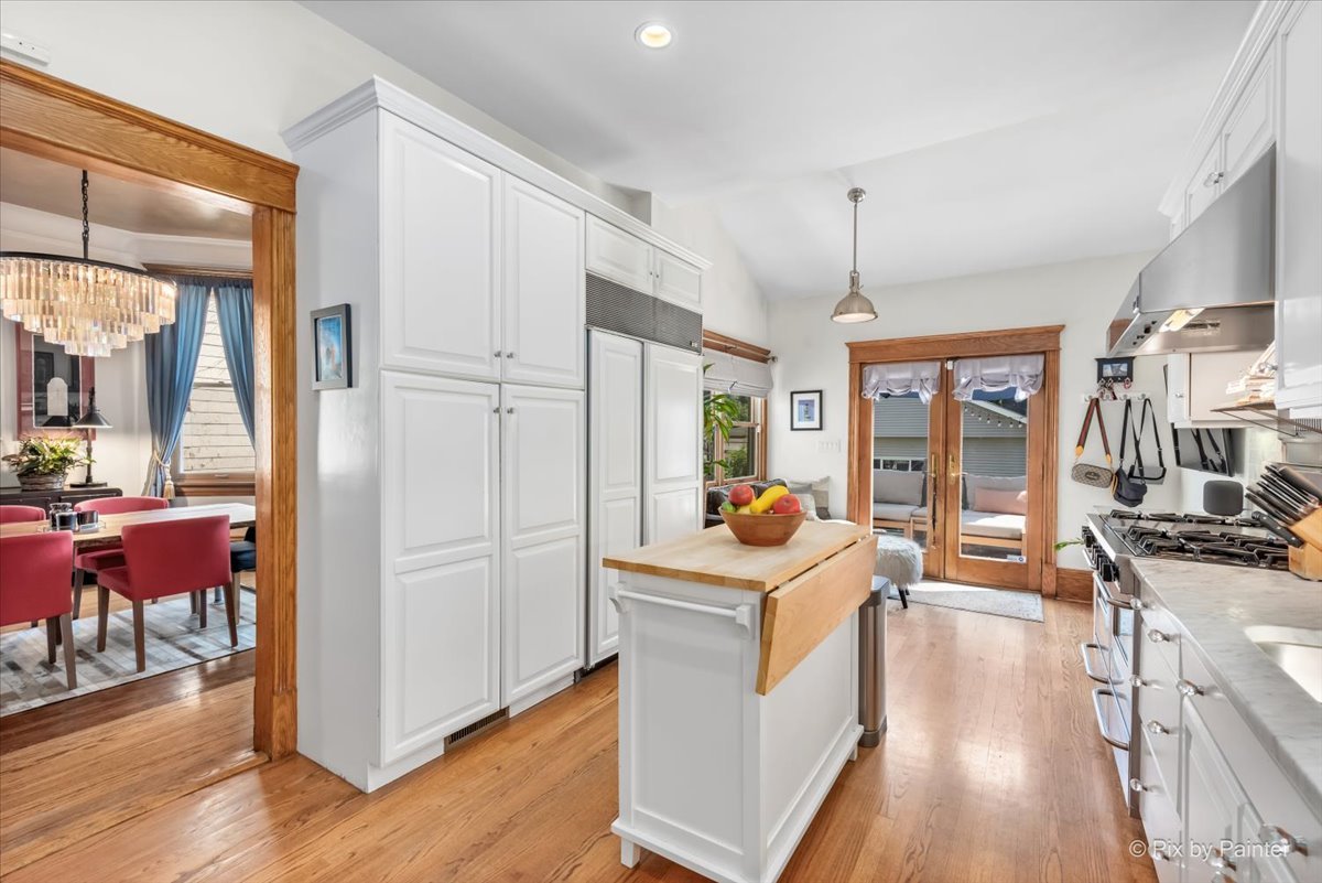 1827 W Belle Plaine Avenue