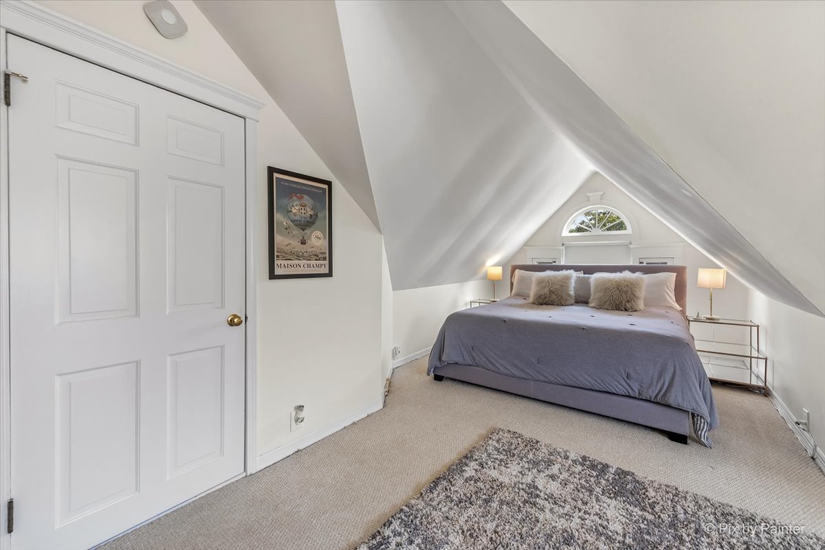 1827 W Belle Plaine Avenue