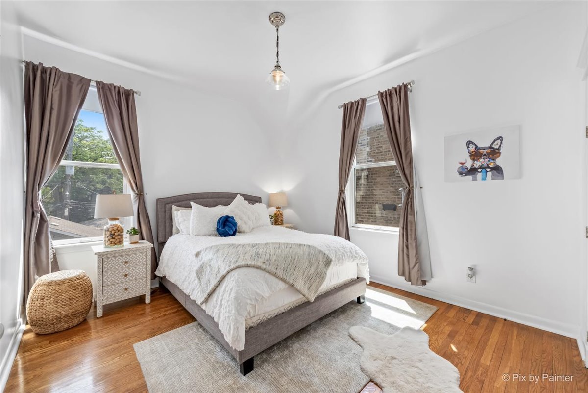 1827 W Belle Plaine Avenue