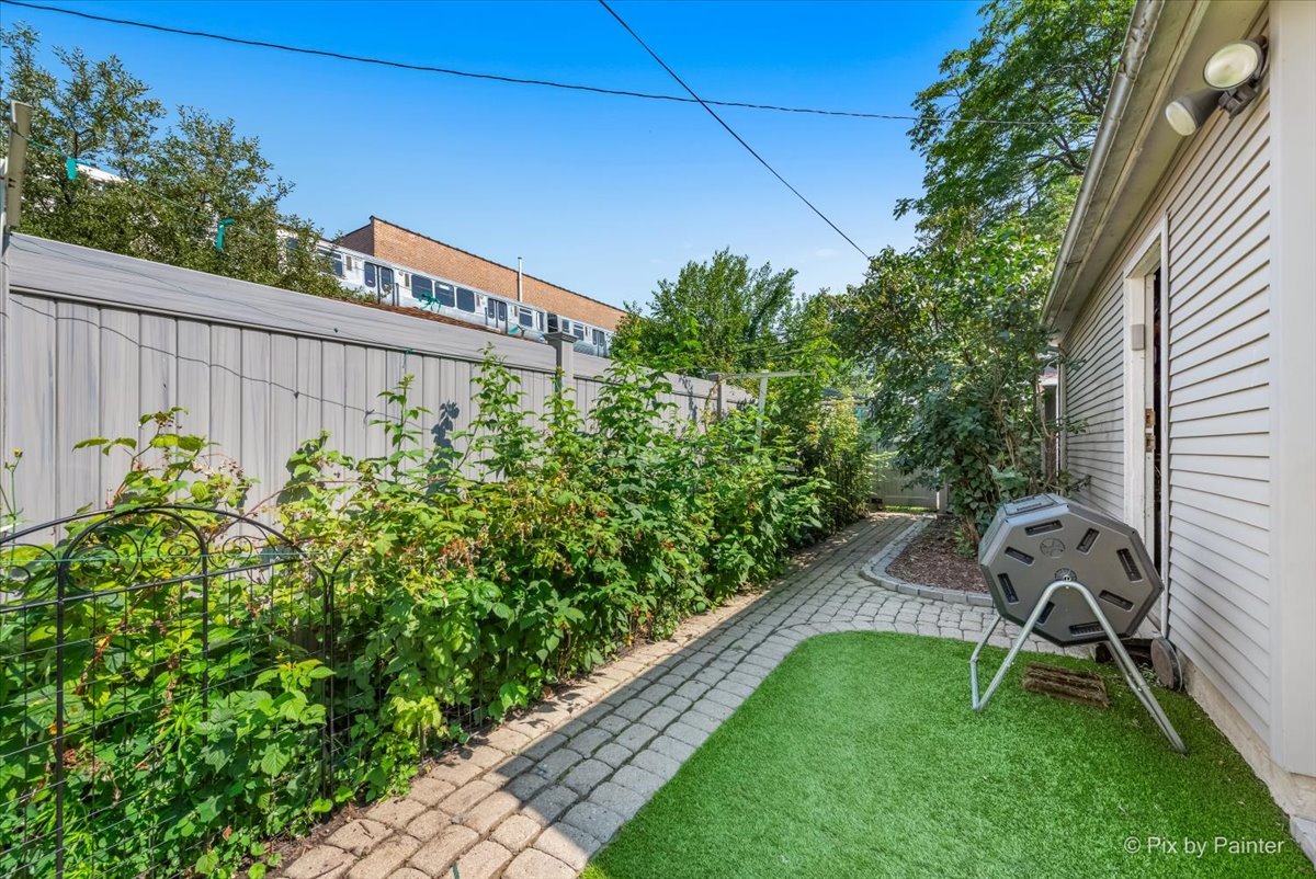 1827 W Belle Plaine Avenue