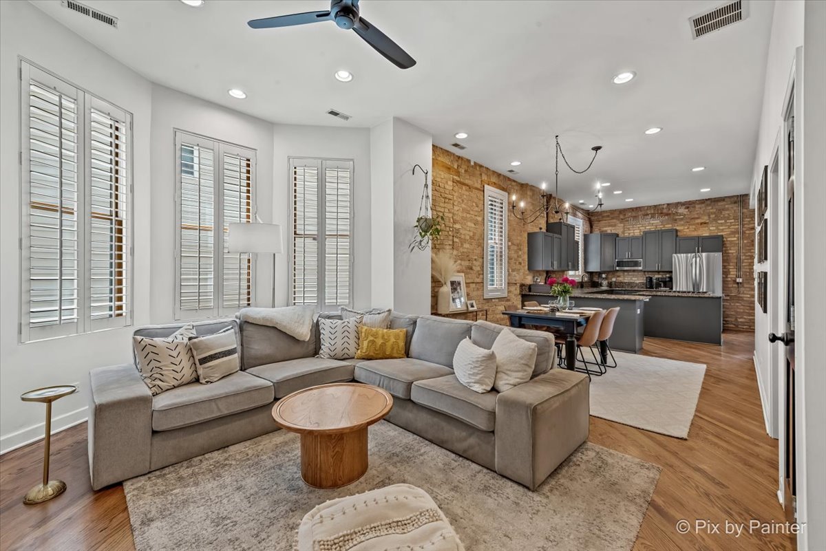1432 N Mohawk Street Unit: 1