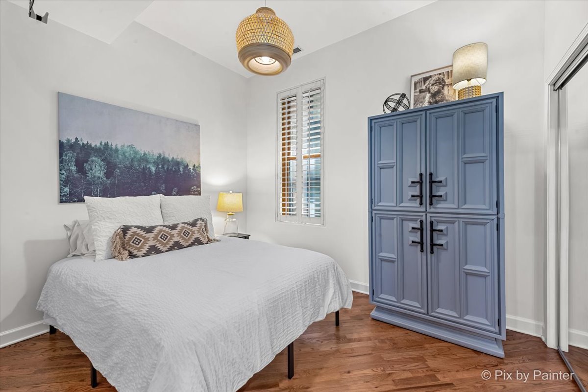 1432 N Mohawk Street Unit: 1