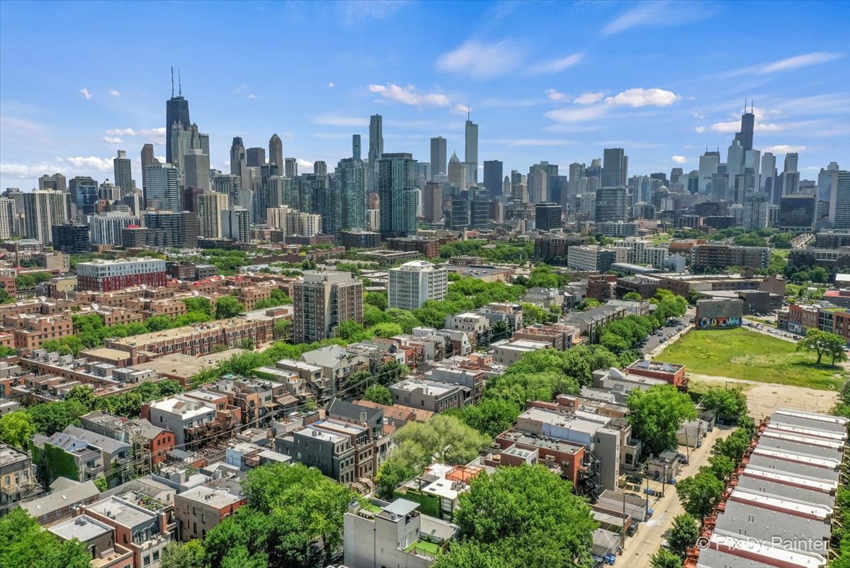 1432 N Mohawk Street Unit: 1