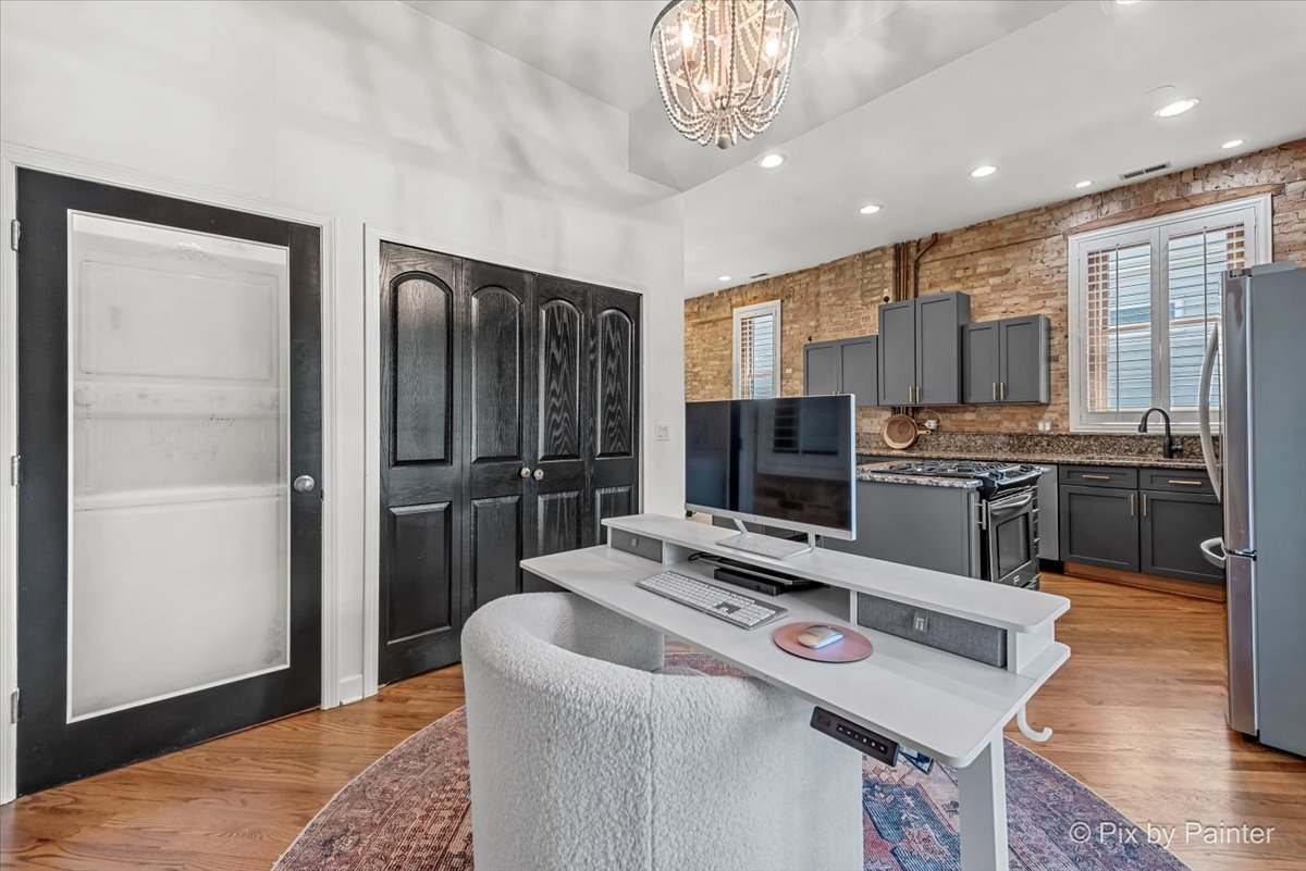 1432 N Mohawk Street Unit: 1