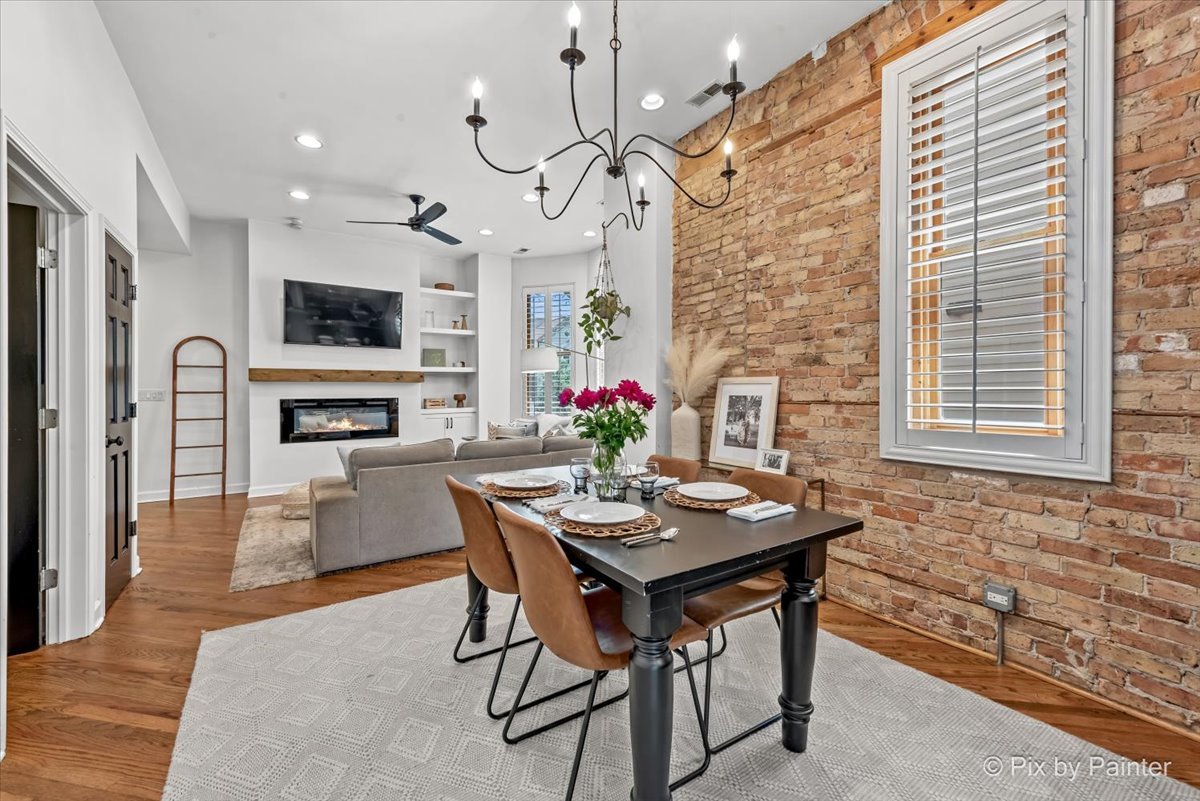 1432 N Mohawk Street Unit: 1