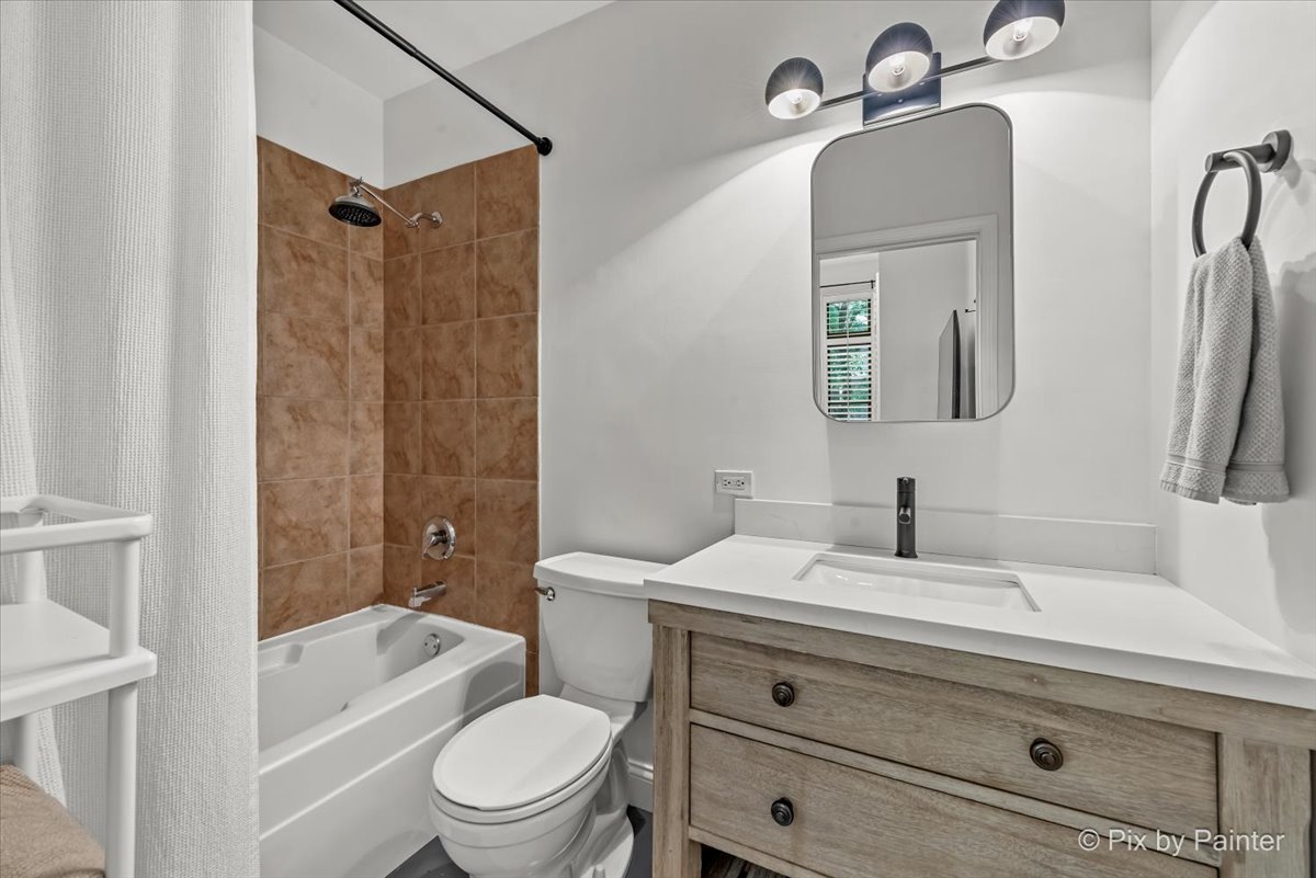 1432 N Mohawk Street Unit: 1
