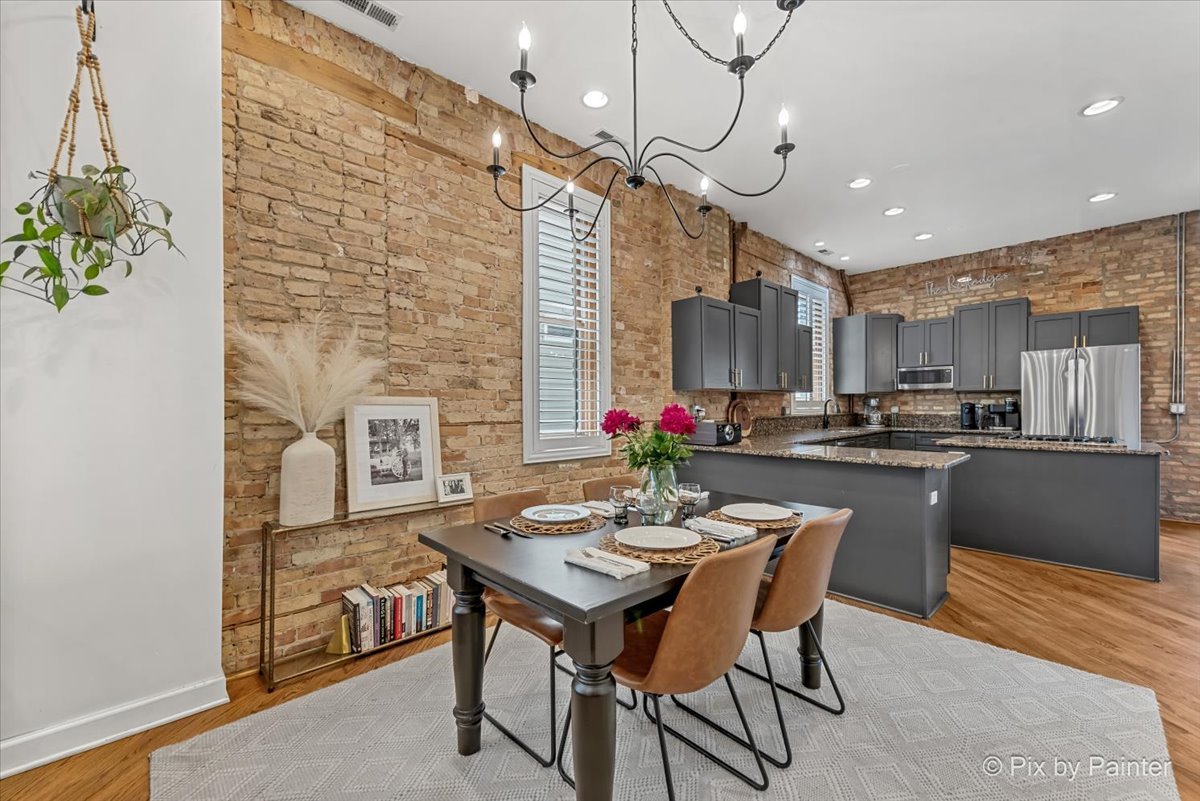 1432 N Mohawk Street Unit: 1