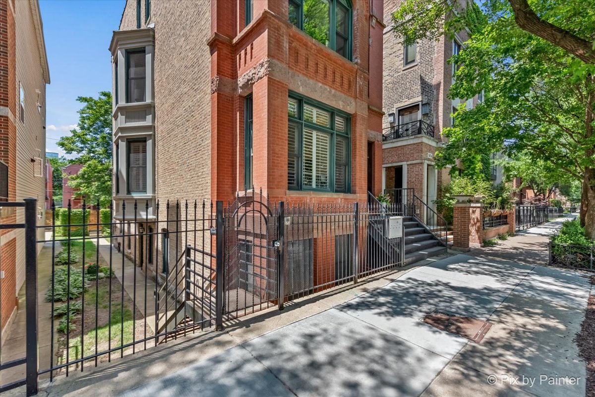 1432 N Mohawk Street Unit: 1