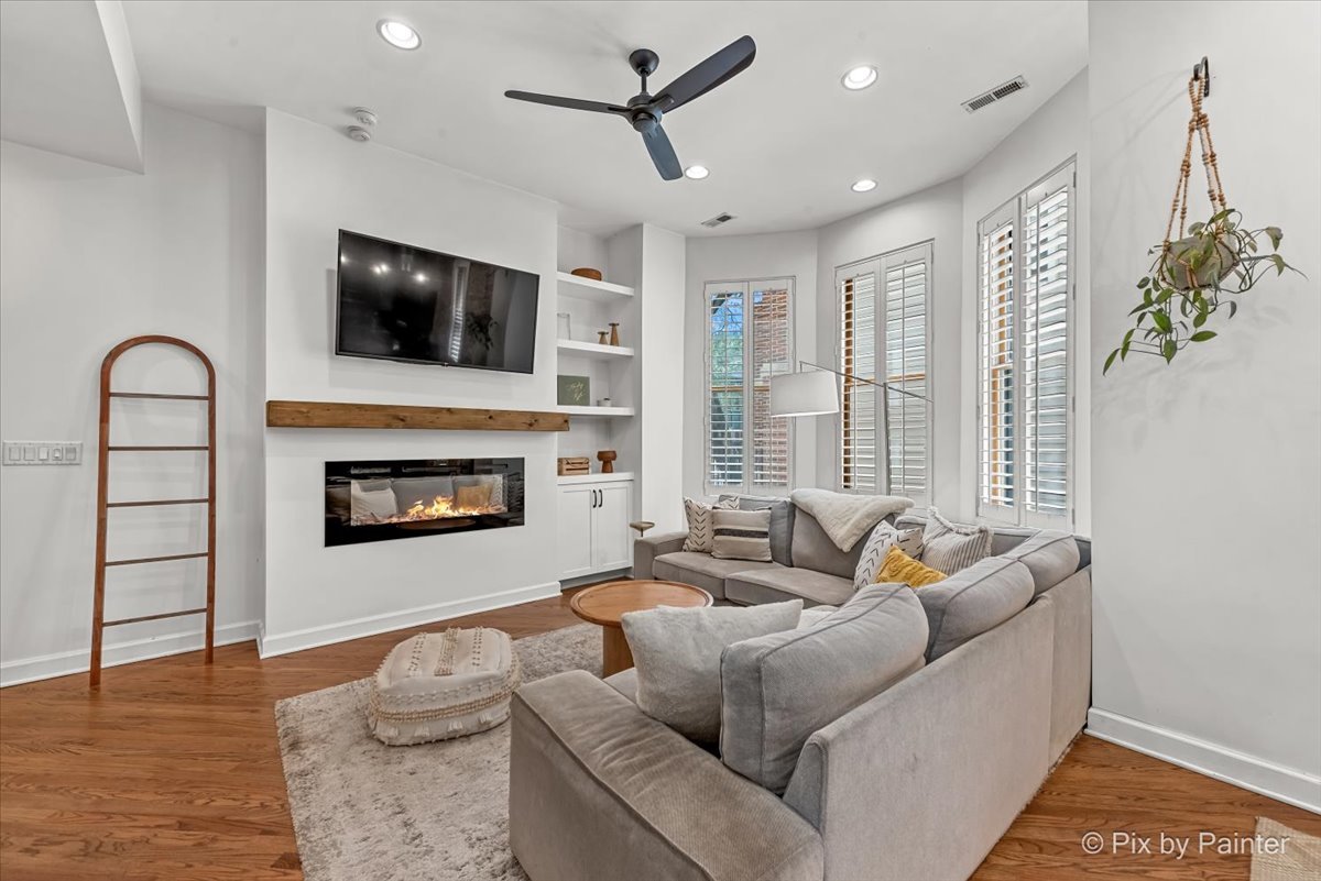 1432 N Mohawk Street Unit: 1