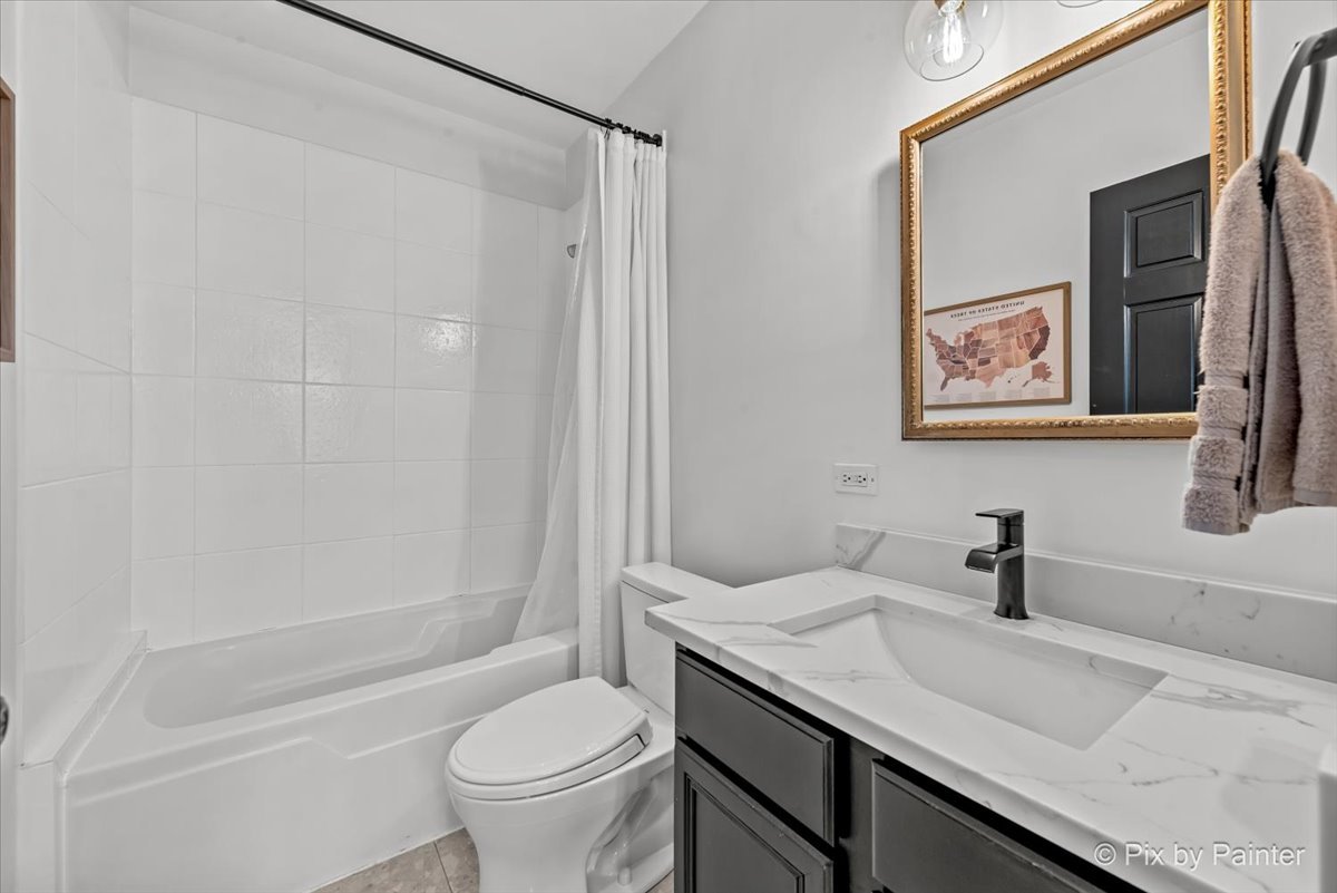 1432 N Mohawk Street Unit: 1