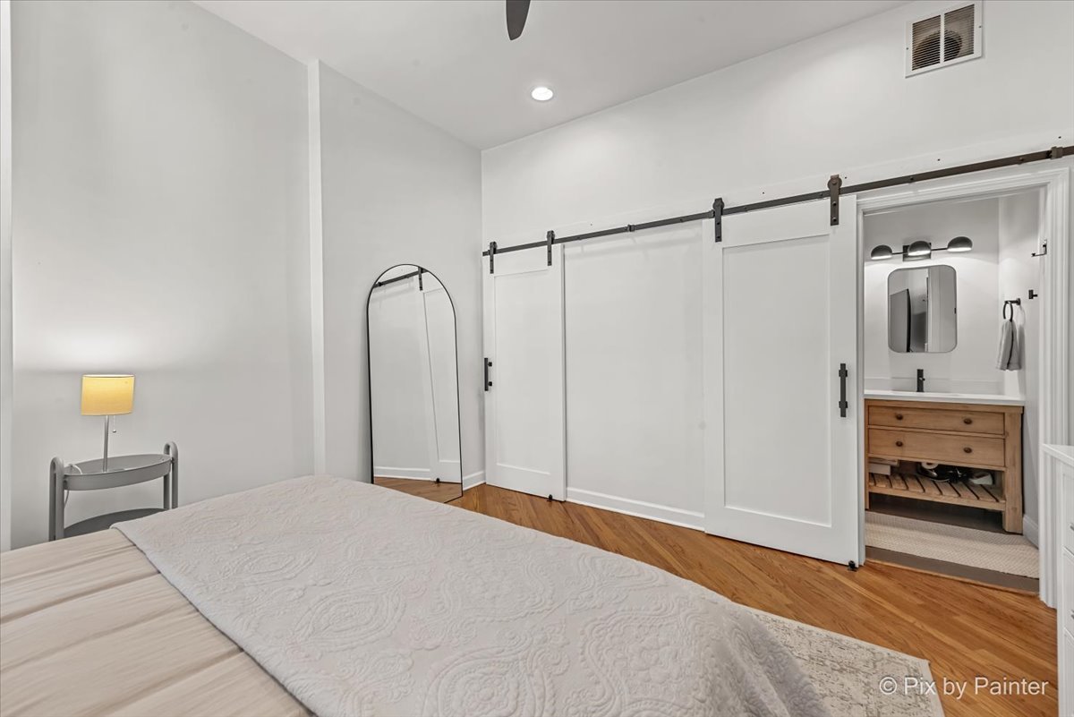 1432 N Mohawk Street Unit: 1