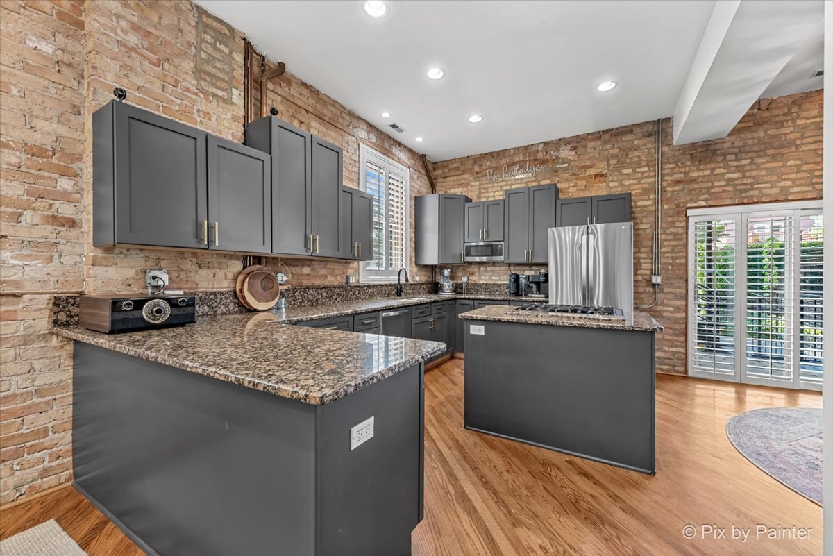 1432 N Mohawk Street Unit: 1