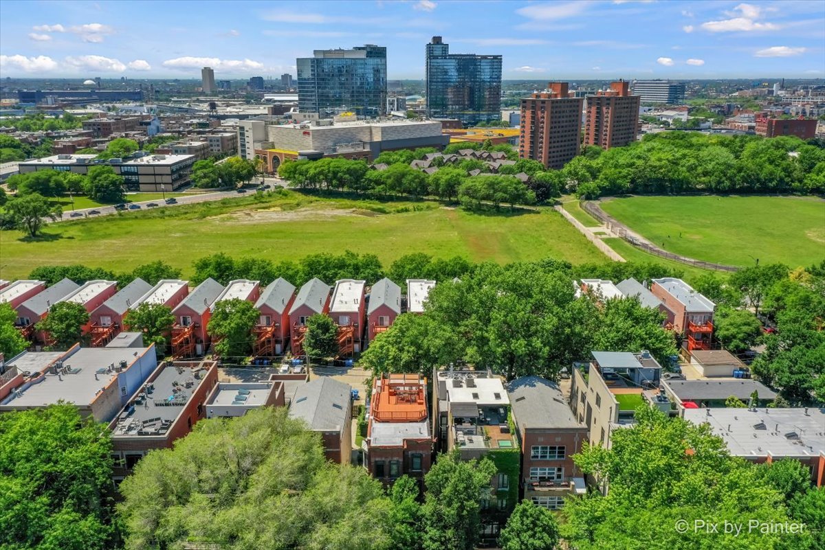 1432 N Mohawk Street Unit: 1