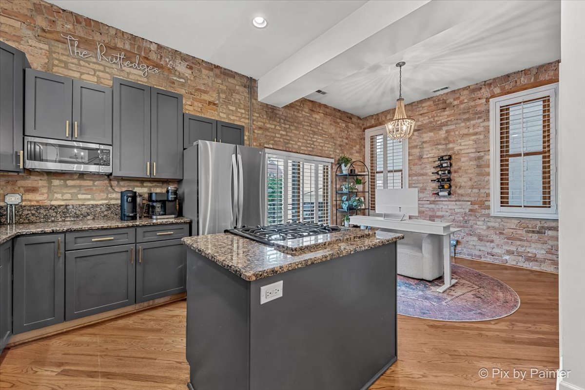 1432 N Mohawk Street Unit: 1