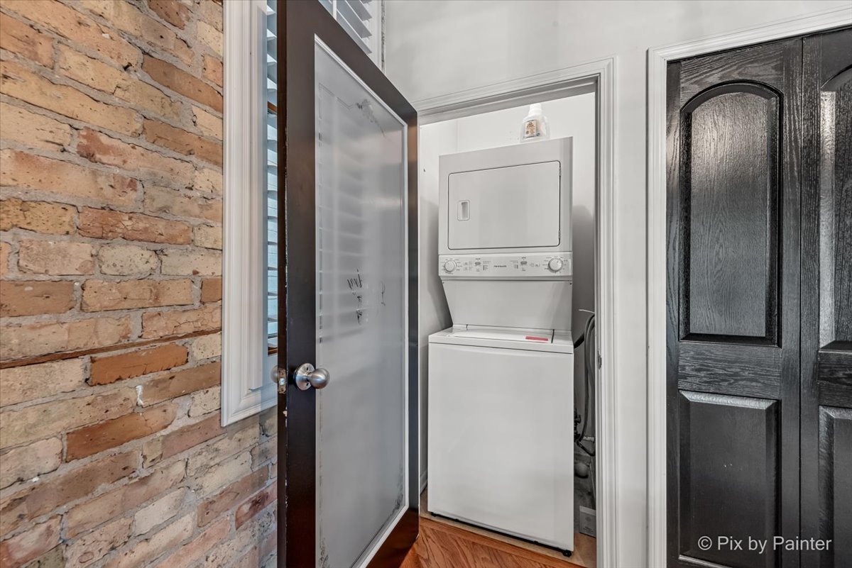 1432 N Mohawk Street Unit: 1
