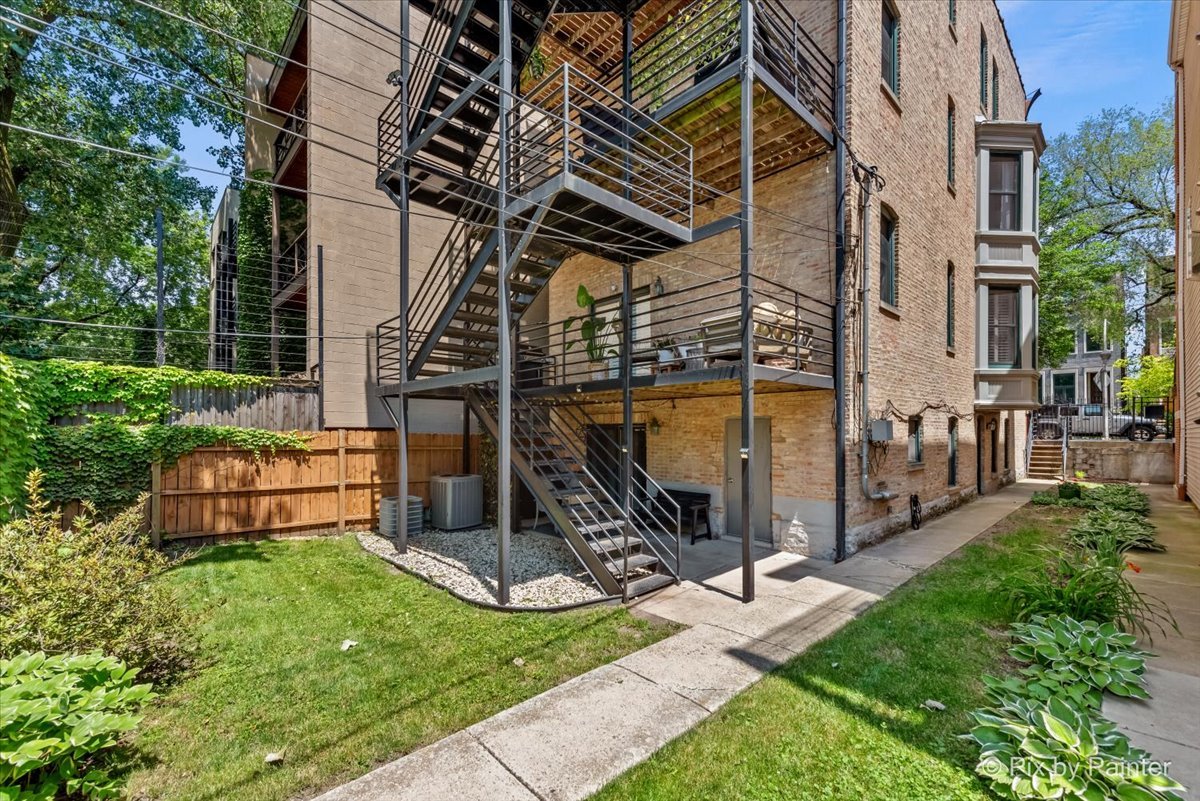 1432 N Mohawk Street Unit: 1