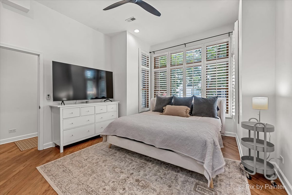 1432 N Mohawk Street Unit: 1