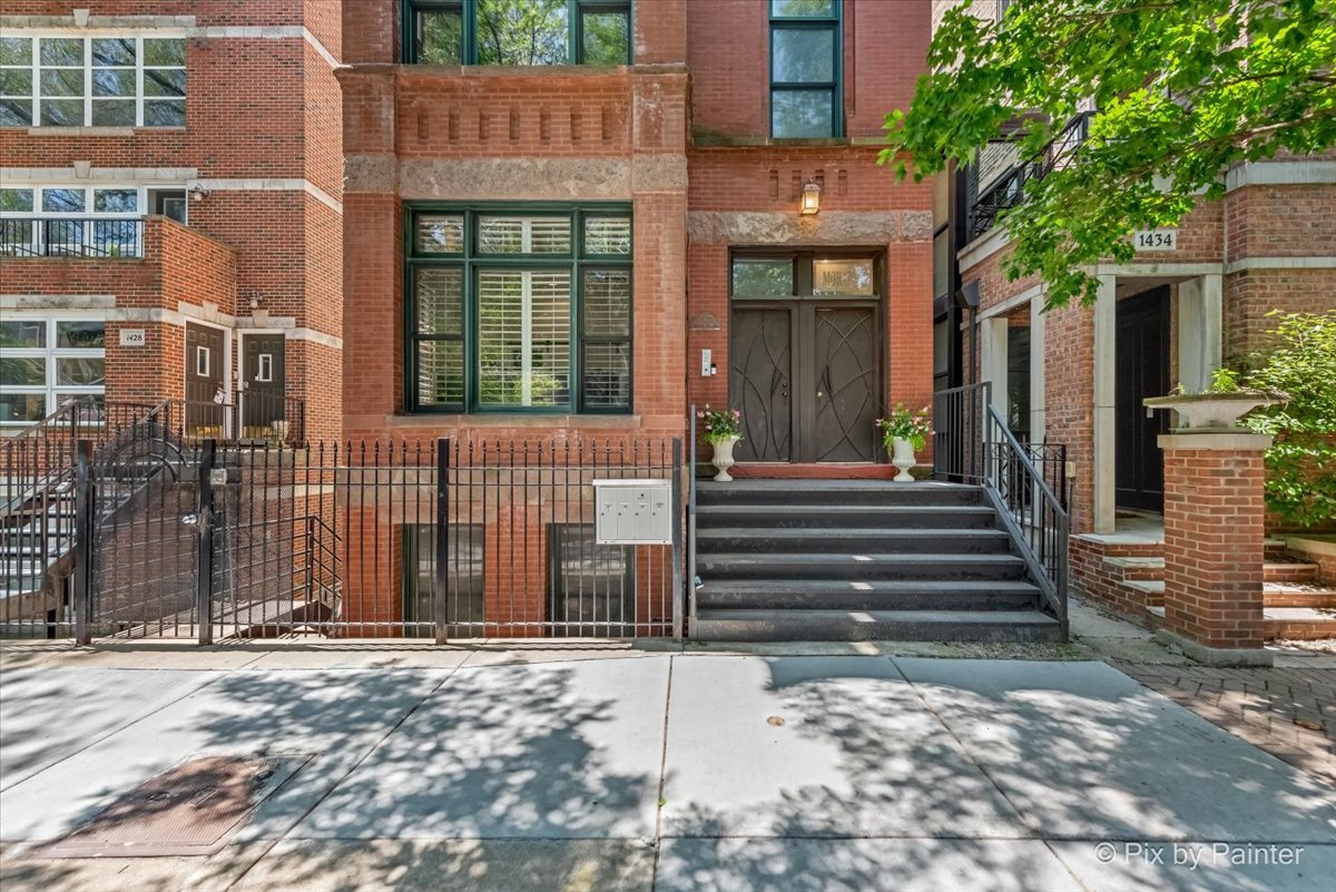 1432 N Mohawk Street Unit: 1
