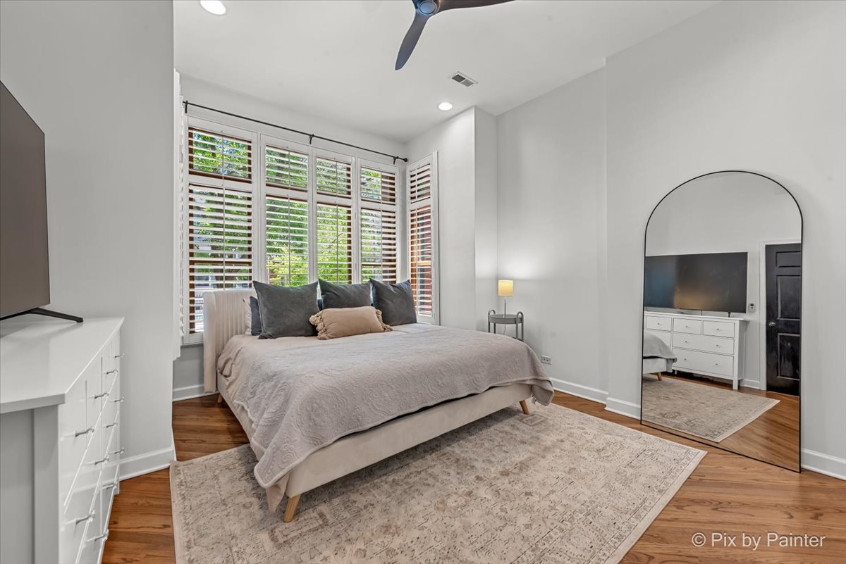 1432 N Mohawk Street Unit: 1