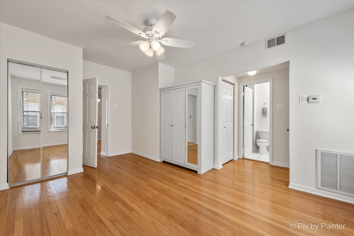 4240 N Clarendon Avenue Unit: 305N