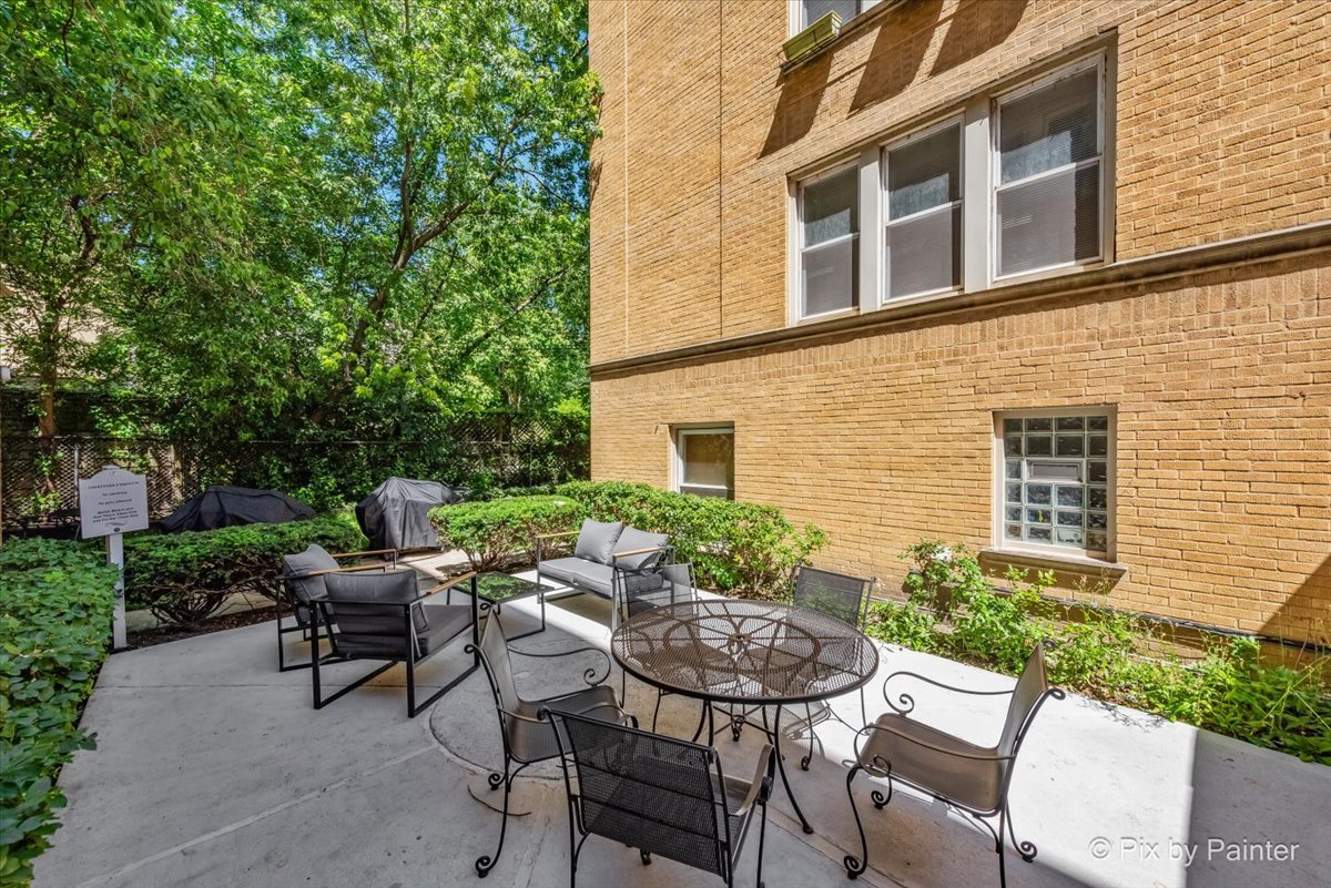 4240 N Clarendon Avenue Unit: 305N