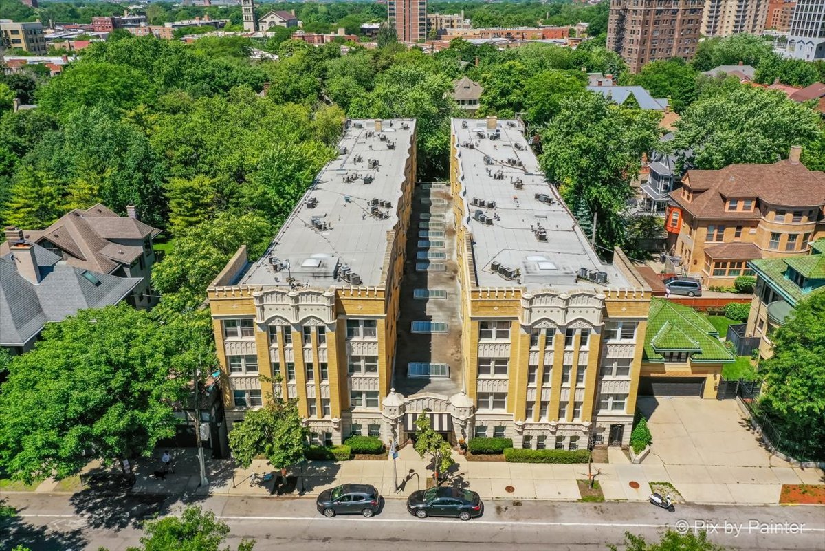 4240 N Clarendon Avenue Unit: 305N