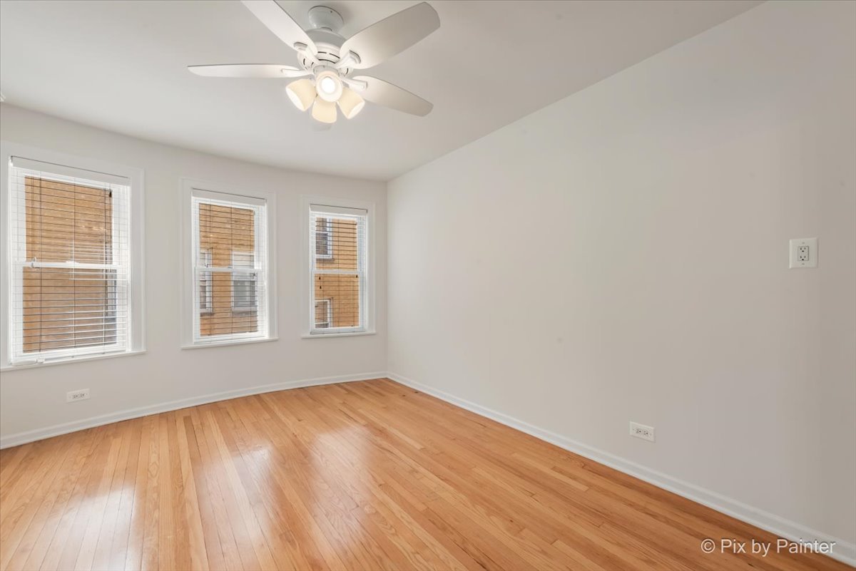 4240 N Clarendon Avenue Unit: 305N