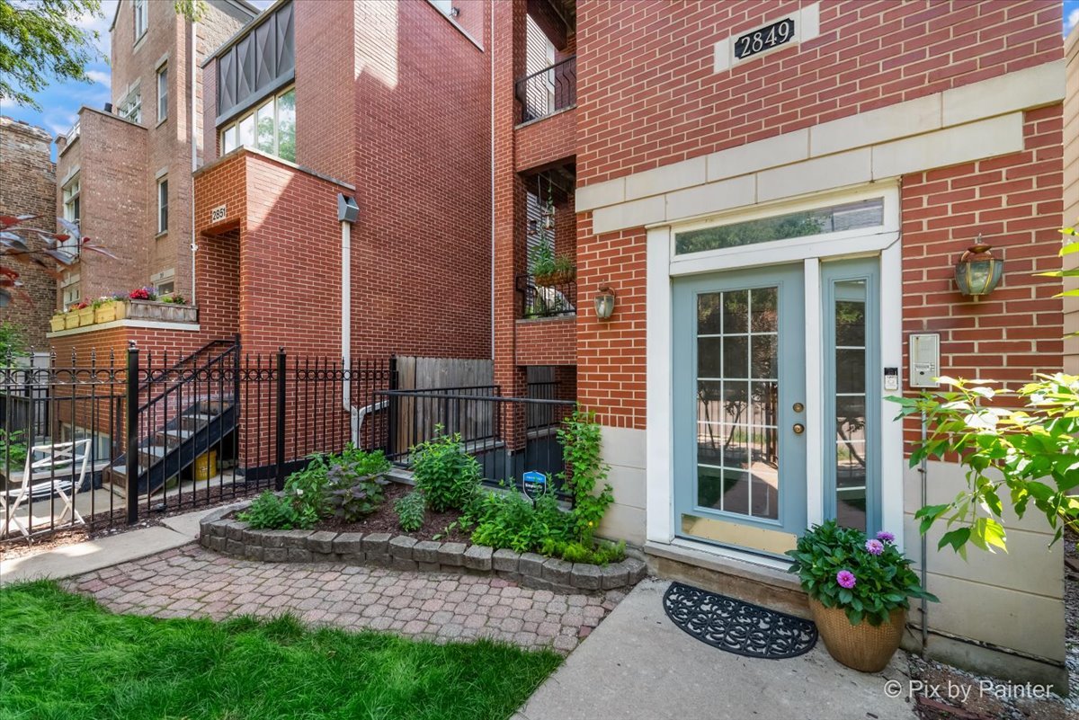 2849 N Damen Avenue Unit: 2