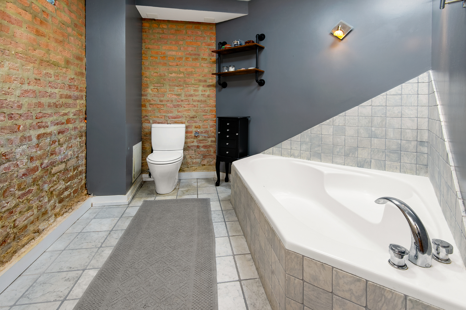 1546 W Cortez Street Unit: G