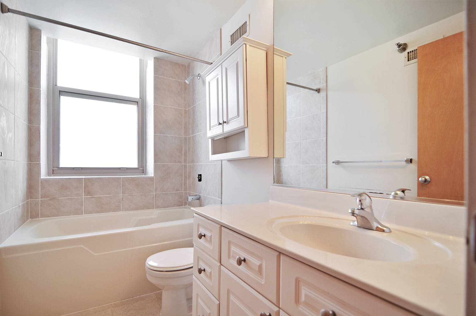 420 S CLINTON Street Unit: 415